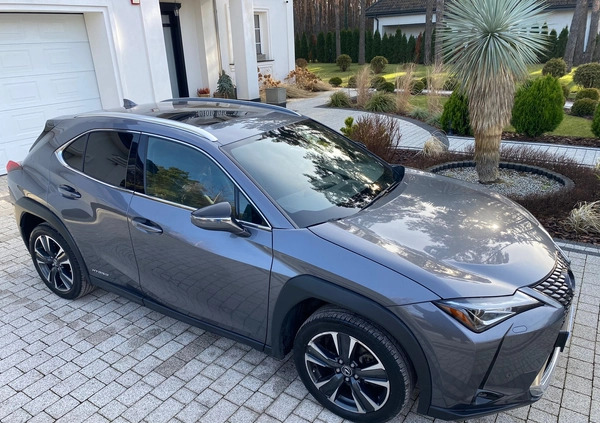 Lexus UX cena 123500 przebieg: 32000, rok produkcji 2021 z Szczekociny małe 781